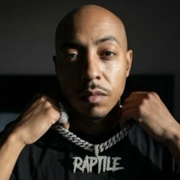 Na'Listen, the designer behind Na'Listen Designs, wearing a Raptile chain